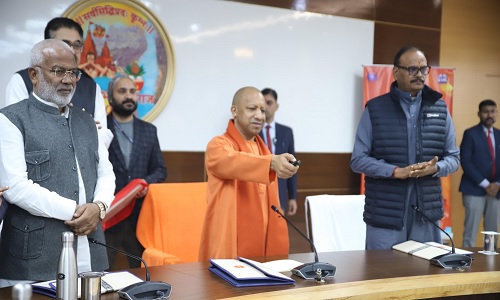 CM Yogi unveils statue of Freedom fighter and Social worker Kamala Bahuguna