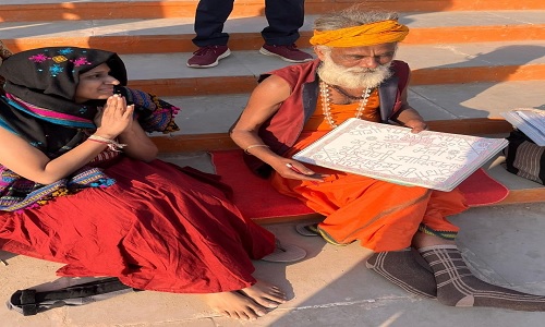 Vinod Mishra captivates devotees on the banks of Sangam with his devotion to Lord Ram 