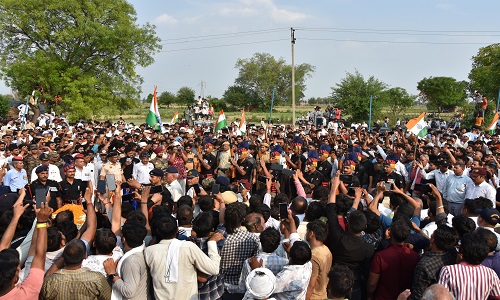 भारत माता की जय, वंदे मातरम और दिनेश कुमार शर्मा अमर रहे के नारों से गूंजा गांव मोहम्मदपुर