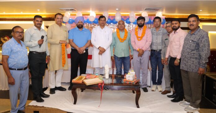 हरियाणा सरस्वती धरोहर विकास बोर्ड के उपाध्यक्ष धुमन सिंह किरमच, सरस्वती सेवा समिति सदस्य पंकज अरोड़ा और मुख्यमंत्री के मीडिया कोऑर्डिनेटर तुषार सैनी का संस्थाओं ने किया नागरिक अभिनंदन