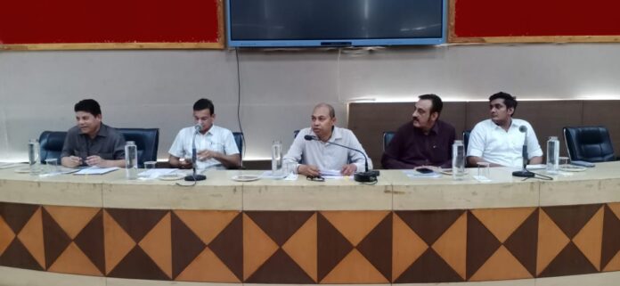 युवा सशक्तिकरण एवं उद्यमिता विकास विभाग के प्रधान सचिव राजीव रंजन ने अधिकारियों से तैयारियों को लेकर की बातचीत।