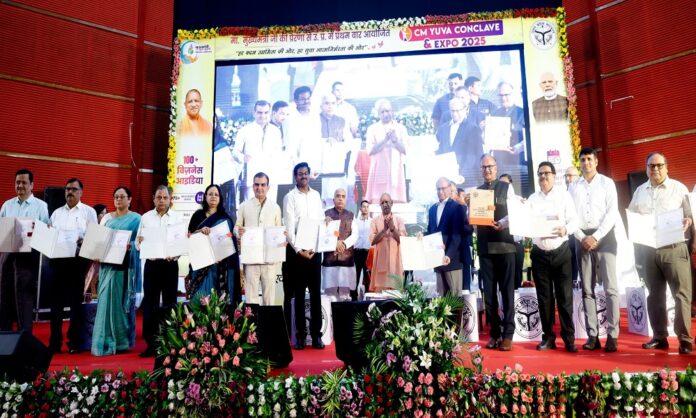 मुख्यमंत्री ने मशीनरी सप्लायर्स पोर्टल 'यूपी मार्ट' को भी किया लॉन्च , अलग-अलग क्षेत्र में हुए 17 एमओयू