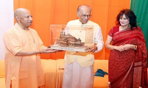 मुख्यमंत्री योगी आदित्यनाथ ने किया अभिनंदन