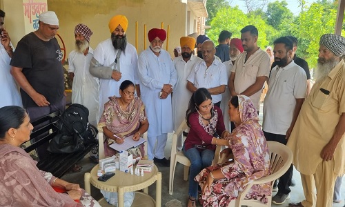 Punjab Floods: पंजाब सरकार ने बाढ़ प्रभावित इलाकों में लगाए हेल्थ कैंप