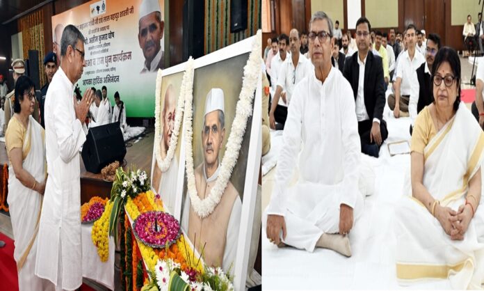 हरियाणा के राज्यपाल प्रो. अशीम कुमार घोष ने महात्मा गांधी और लाल बहादुर शास्त्री को श्रद्धांजलि अर्पित की