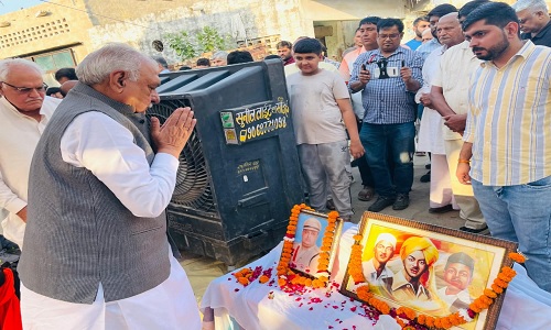 ASI संदीप के परिजनों से मिलने पहुंचे भूपेंद्र सिंह हुड्डा , दी श्रद्धांजलि