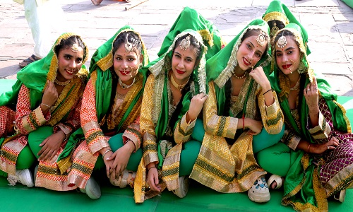 कलाकारों ने अपने-अपने प्रदेश की संस्कृति की छटा बिखेर