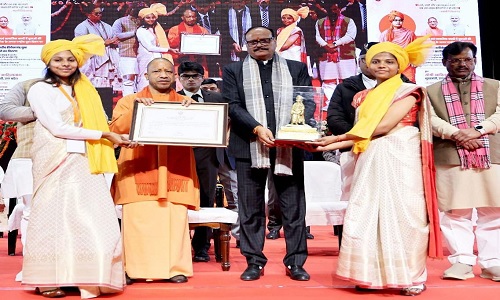 मुख्यमंत्री ने 10 युवाओं तथा युवक व महिला मंगल दल को प्रदान किया राज्य स्तरीय विवेकानंद यूथ अवार्ड