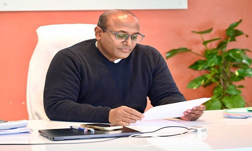 मुख्य निर्वाचन अधिकारी डॉ. बी.वी.आर.सी पुरुषोत्तम।