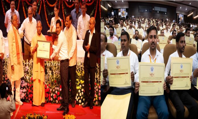 मुख्यमंत्री योगी आदित्यनाथ ने सहकारी समितियां एवं पंचायत लेखा परीक्षा विभाग में नवचयनित कर्मियों को वितरित किए नियुक्ति पत्र