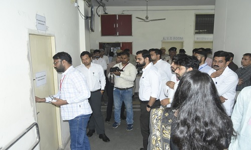जिला निर्वाचन अधिकारी, सामान्य पर्यवेक्षक, रिटर्निंग अधिकारी व चुनाव प्रत्याशियों की उपस्थिति में खोला गया ईवीएम स्ट्रोंग रूम