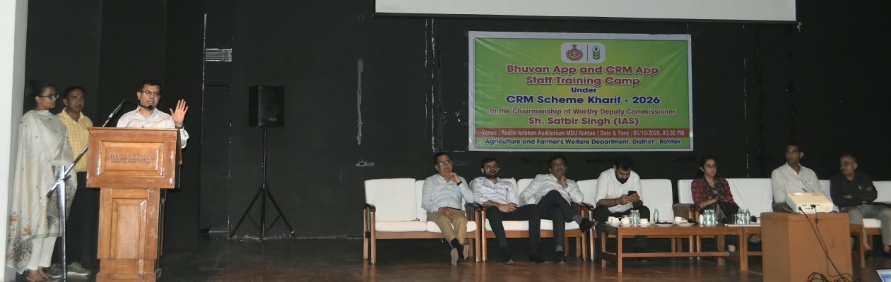 अधिकारियों एवं संबंधित कर्मचारियों को संबोधित करते हुए  उपायुक्त सतबीर सिंह। 