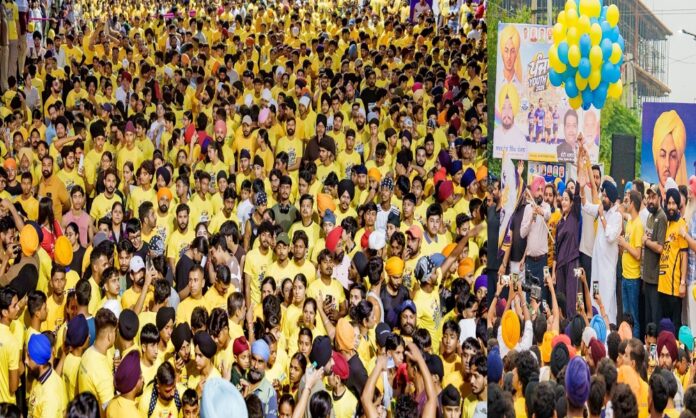 ‘युद्ध नशेआं विरुद्ध’ के तहत, अमृतसर में ‘यूथ रन पंजाब 2026’ में नशा-मुक्त और रंगला पंजाब का संदेश देने के लिए हज़ारों युवाओं ने लगाई दौड़