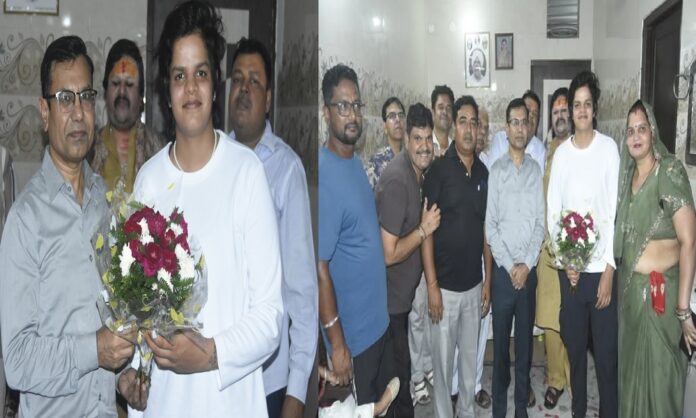 शेफाली वर्मा का जिला प्रशासन ने किया सम्मान, उपायुक्त सतबीर सिंह ने दी शुभकामनाएं