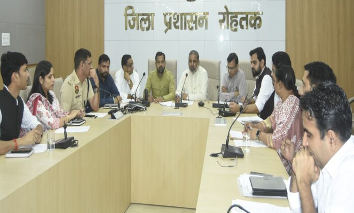 हरियाणा राज्य सफाई कर्मचारी आयोग के अध्यक्ष ने जिला प्रशासन के अधिकारियों के साथ की जिला स्तरीय समीक्षा बैठक